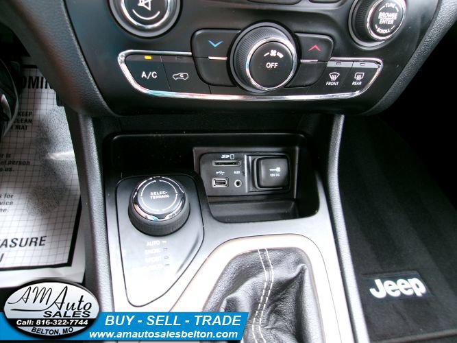 Used 2014 Jeep Cherokee Latitude AWD/4WD image 12