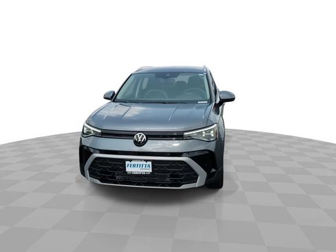 Used 2025 Volkswagen Taos SE FWD image 3