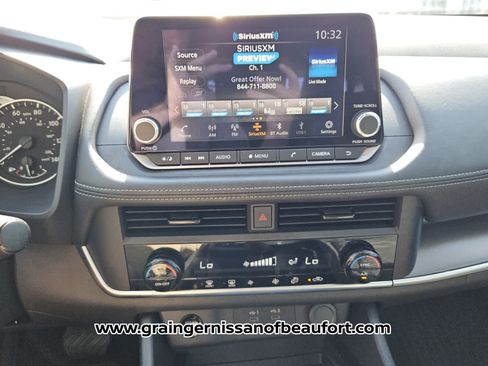 Used 2026 Nissan Rogue SV FWD image 8