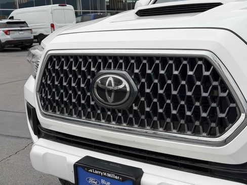 Used 2019 Toyota Tacoma TRD Sport image 13