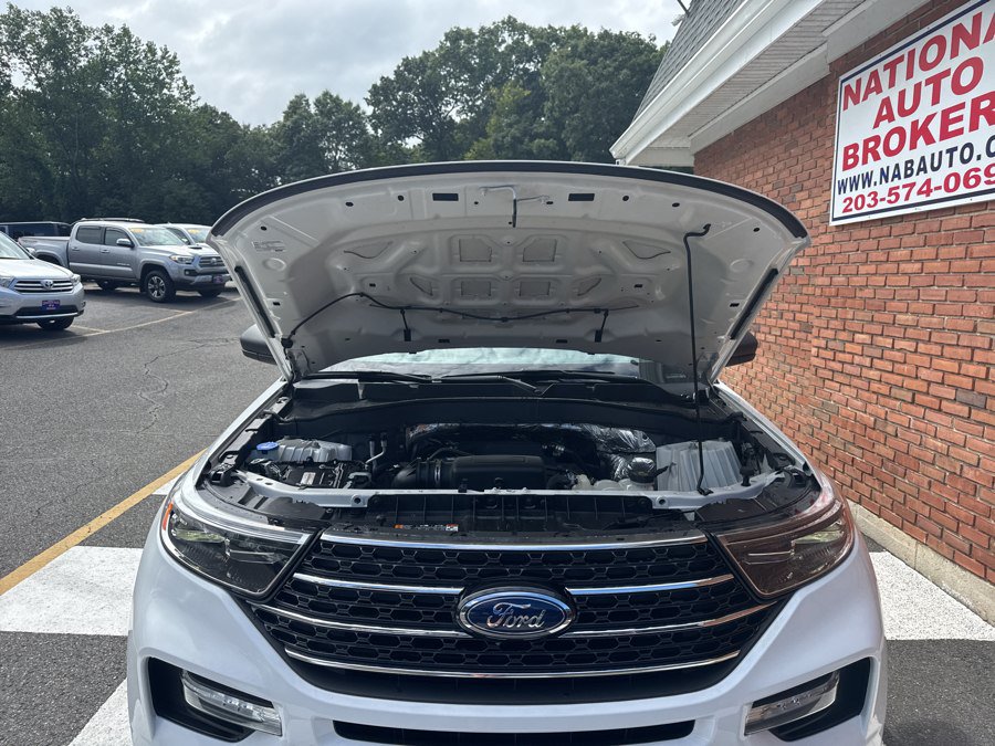 Used 2020 Ford Explorer XLT w/ Equipment Group 202A AWD/4WD image 38