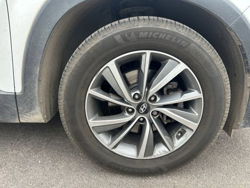 Used 2019 Hyundai Santa Fe Limited image 9