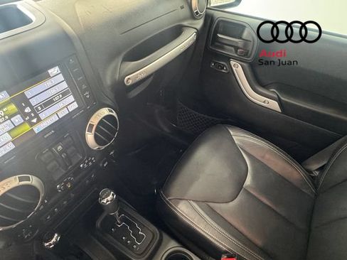 Used 2017 Jeep Wrangler Unlimited Rubicon w/ Connectivity Group AWD/4WD image 27