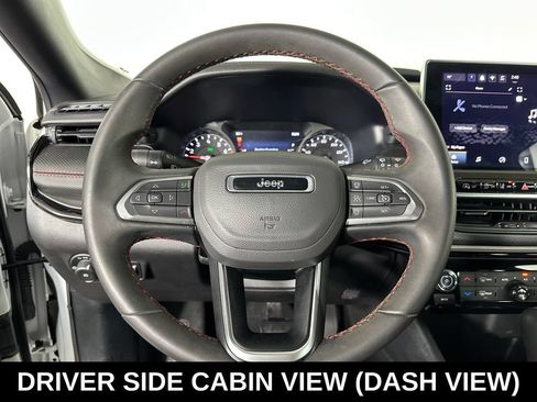 Used 2025 Jeep Compass Trailhawk AWD/4WD image 12