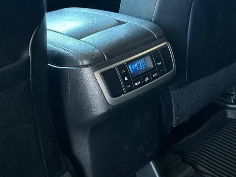 Used 2018 Toyota Highlander SE FWD image 15