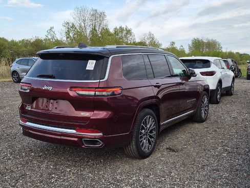 Used 2023 Jeep Grand Cherokee L Summit AWD/4WD image 3