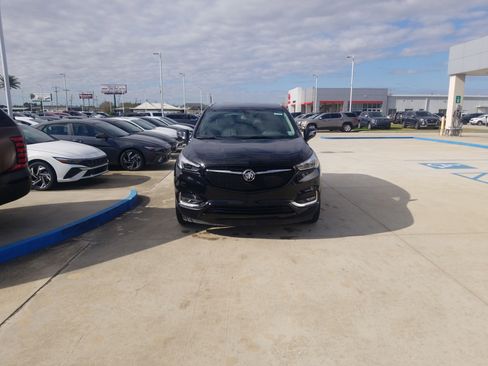 Used 2021 Buick Enclave Essence w/ Sport Touring Edition image 2