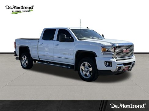 Used 2015 GMC Sierra 2500 Denali w/ Duramax Plus Package image 3