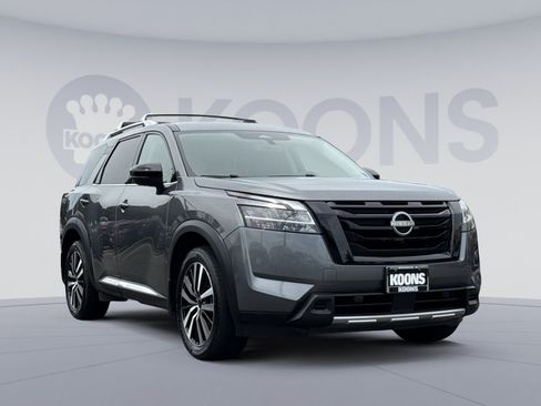 Used 2024 Nissan Pathfinder Platinum w/ Cargo Package AWD/4WD image 10