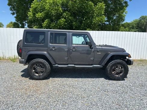 Used 2016 Jeep Wrangler Unlimited Sahara AWD/4WD image 6