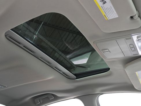 Used 2016 Chevrolet SS image 22