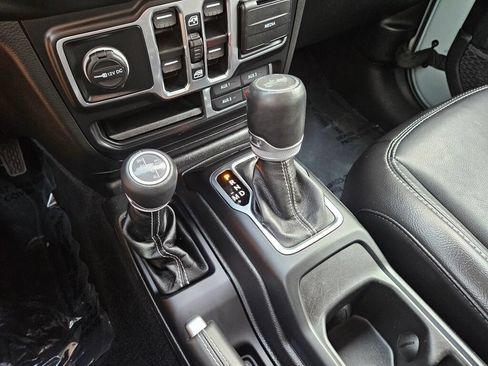Used 2023 Jeep Wrangler Unlimited Sahara w/ Cold Weather Group AWD/4WD image 27