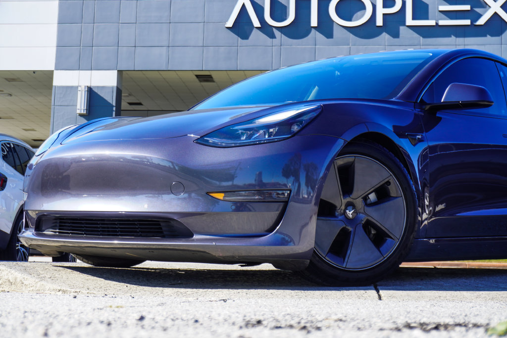 Used 2022 Tesla Model 3 Standard Range RWD image 2