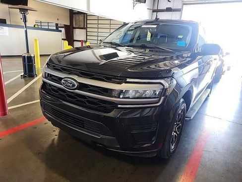 Used 2023 Ford Expedition Max XLT image 2