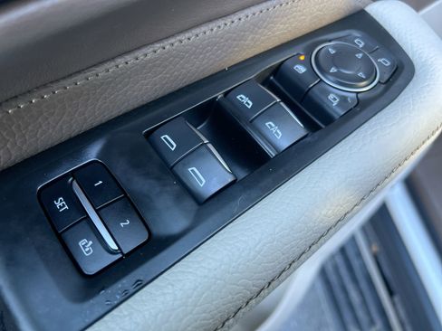 Used 2022 GMC Yukon Denali w/ Denali Premium Package image 15