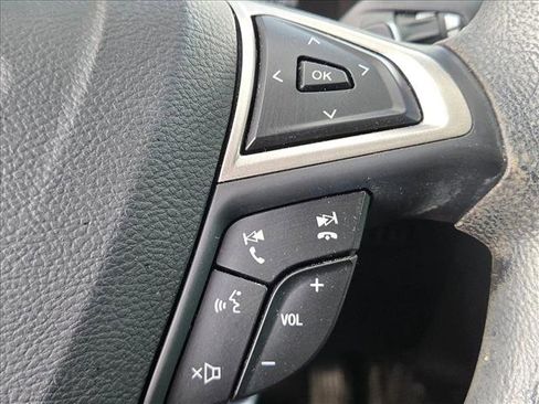 Used 2017 Ford Fusion SE w/ Fusion SE Technology Package image 11