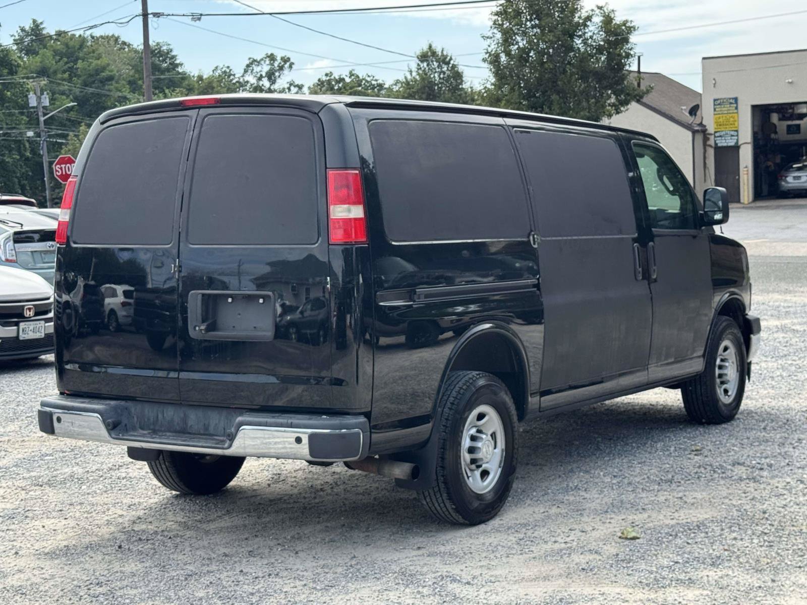 Used 2018 Chevrolet Express 2500 w/ Driver Convenience Package RWD image 4