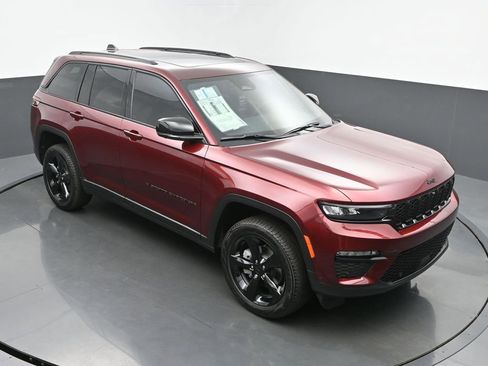 New 2025 Jeep Grand Cherokee Limited w/ Luxury Tech Group II image 44