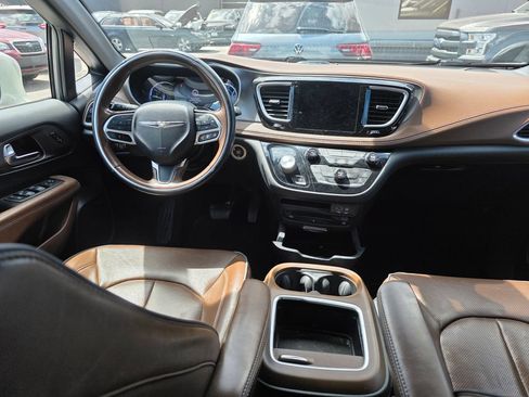 Used 2020 Chrysler Pacifica Limited w/ Advanced Safetytec Group FWD image 16