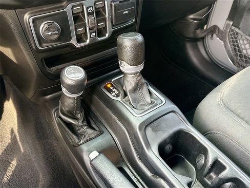 Used 2022 Jeep Gladiator Sport image 23