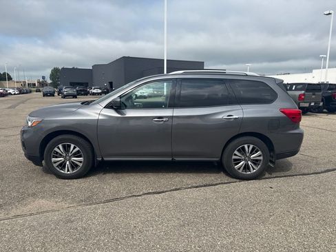 Used 2017 Nissan Pathfinder SV w/ Trailer Tow Package AWD/4WD image 4