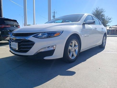 Used 2023 Chevrolet Malibu LT image 3