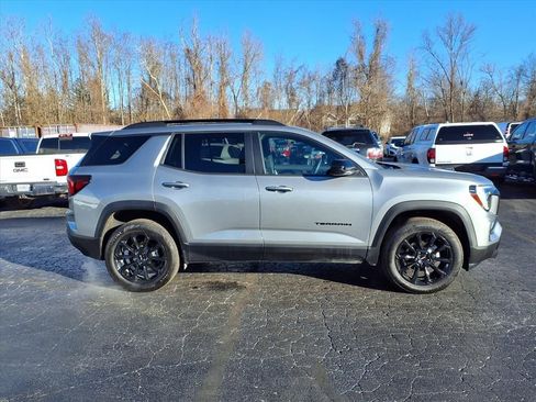 Used 2025 GMC Terrain Elevation w/ Elevation Premium Package image 2