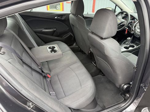 Used 2017 Chevrolet Cruze LT image 16