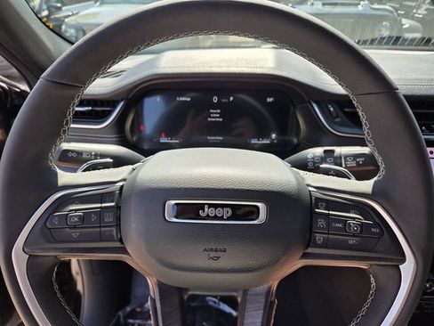Certified 2025 Jeep Grand Cherokee Limited w/ Black Appearance Package AWD/4WD image 29