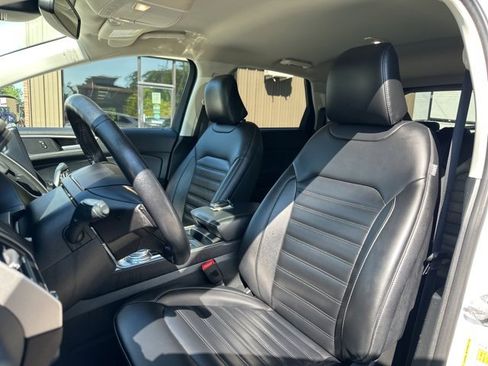 Used 2023 Ford Edge SEL image 12