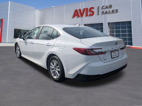 Used 2025 Toyota Camry LE image 9