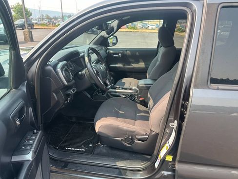 Used 2019 Toyota Tacoma TRD Off-Road w/ Technology Package AWD/4WD image 21