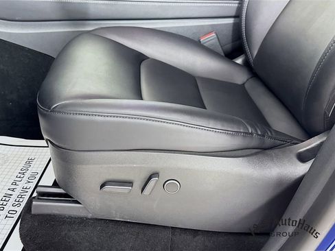 Used 2022 Tesla Model Y Long Range image 25