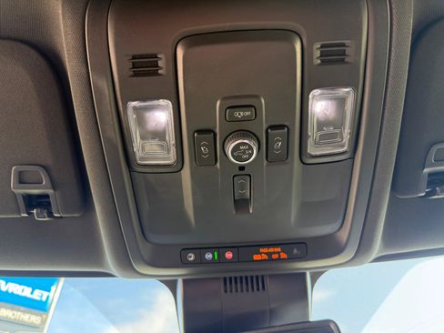 Used 2025 Chevrolet Tahoe Premier AWD/4WD image 14