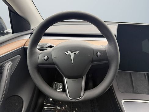 Used 2023 Tesla Model Y 2WD image 12