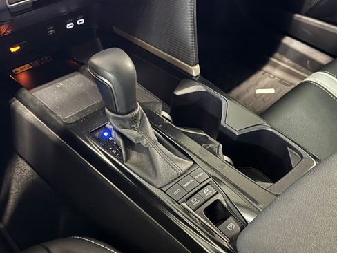 Used 2025 Toyota Camry SE image 25