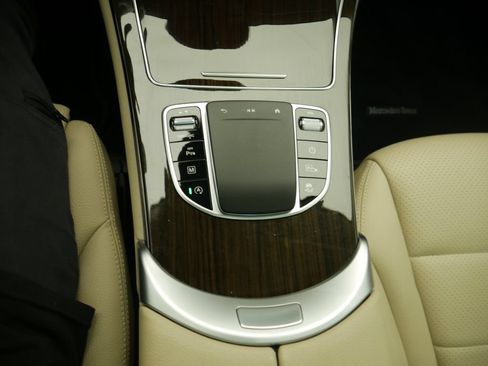 Used 2022 Mercedes-Benz GLC 300 4MATIC image 37