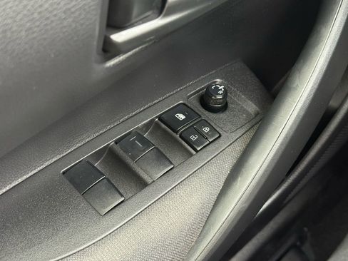 Used 2022 Toyota Corolla LE image 31
