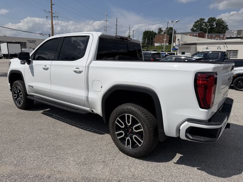Used 2025 GMC Sierra 1500 AT4 w/ AT4 Premium Package AWD/4WD image 5