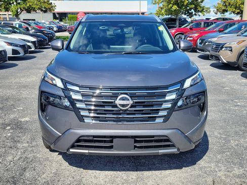 Certified 2025 Nissan Rogue SL FWD image 2