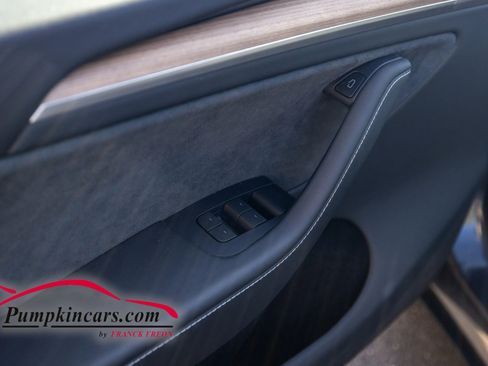 Used 2023 Tesla Model Y Long Range image 37