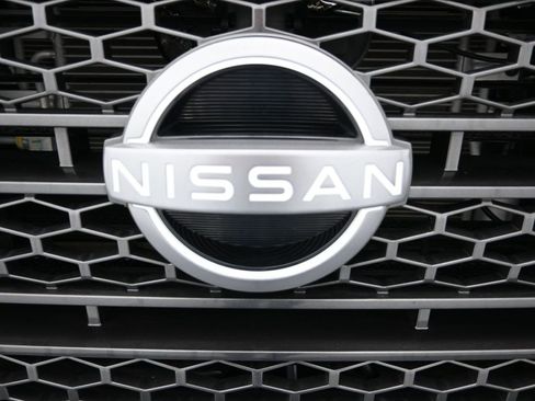 Used 2024 Nissan Titan SV w/ SV Convenience Package image 28