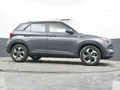 Used 2023 Hyundai Venue Limited image 30