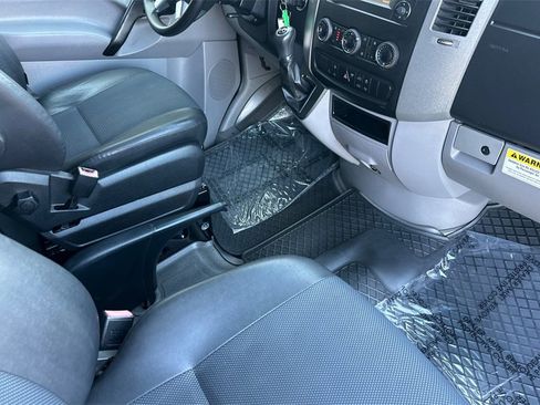 Used 2016 Mercedes-Benz Sprinter 2500 image 18