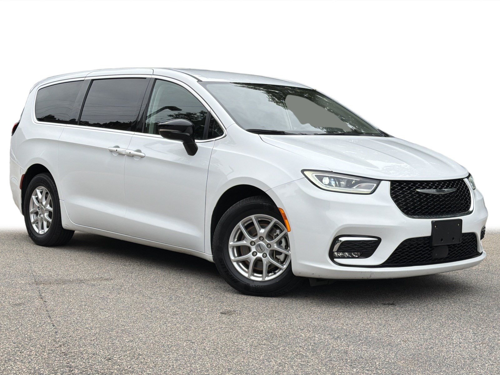 Used 2024 Chrysler Pacifica Touring-L FWD image 2