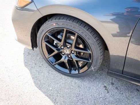 Used 2025 Honda Civic Sport image 12