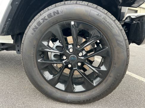 Used 2025 Jeep Wrangler Sahara w/ Safety Group image 12