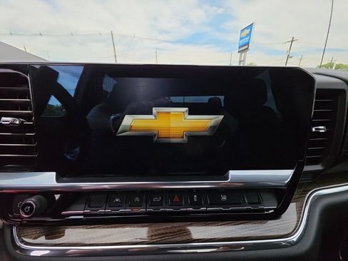 Used 2024 Chevrolet Silverado 1500 LT AWD/4WD image 14