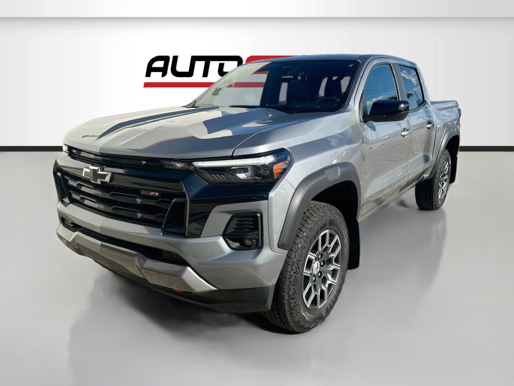 Used 2024 Chevrolet Colorado Z71 w/ Z71 Convenience Package 2 AWD/4WD image 3
