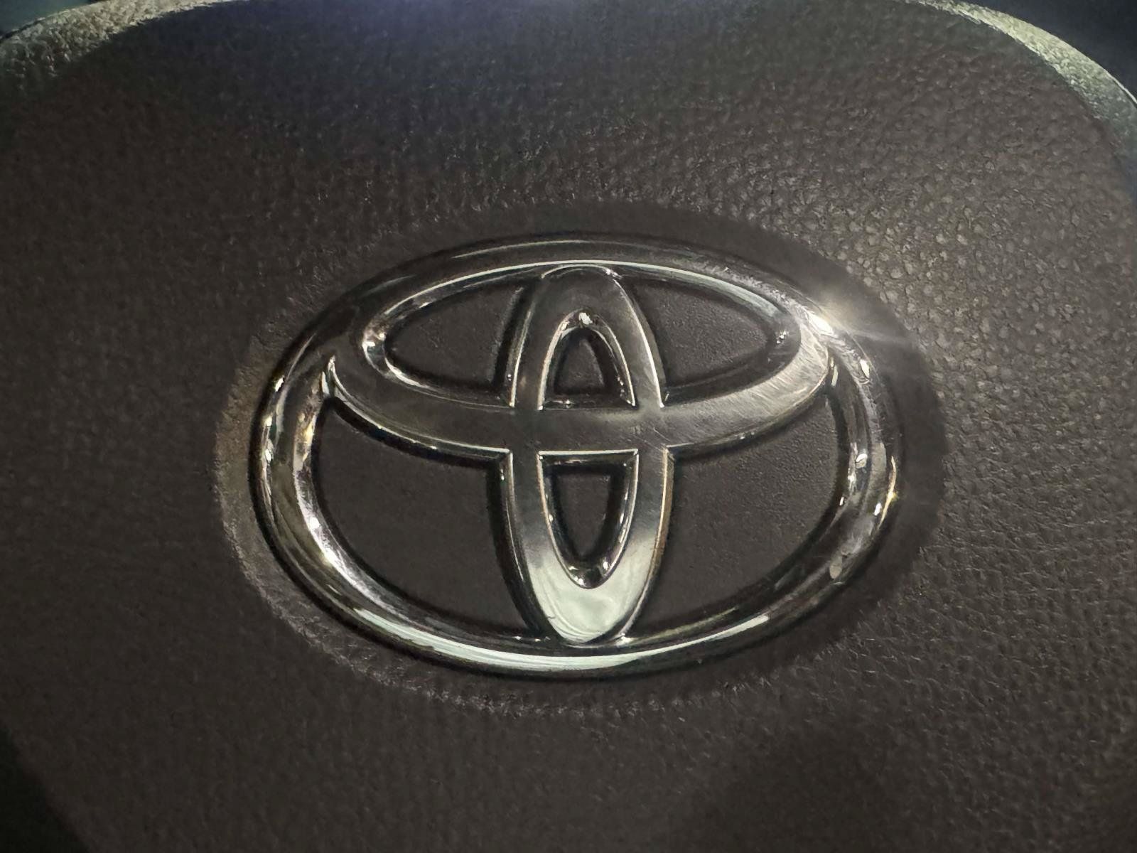 Used 2025 Toyota RAV4 XSE w/ Weather Package AWD/4WD image 35
